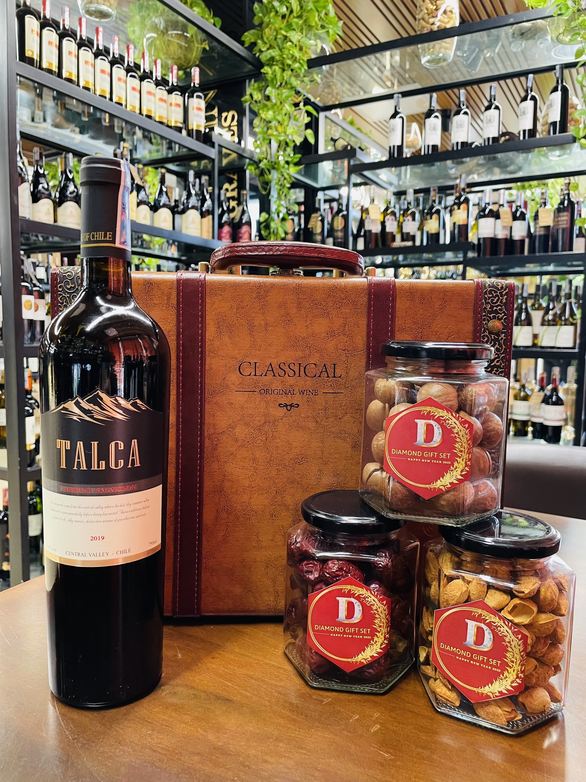 Hộp Quà Tết Phú Quý 2023 - Hộp Da Size L & Vang Chile - PQ62