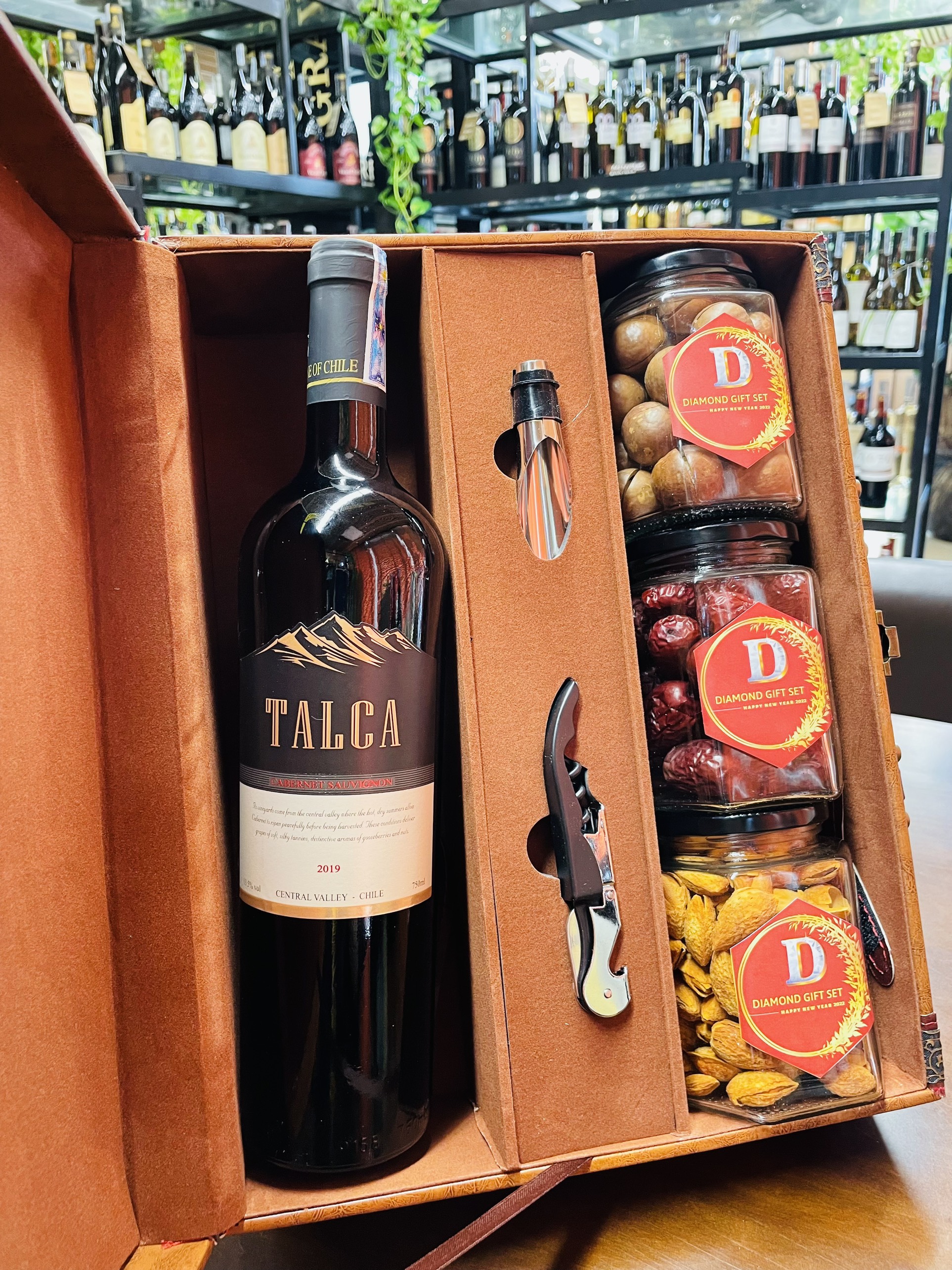 Hộp Quà Tết Phú Quý 2023 - Hộp Da Size M & Vang Chile - PQ6868